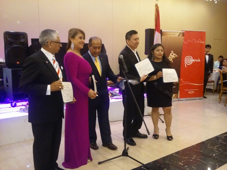 El Cóndor de Oro, premio otorgado a peruanos destacados durante la Fiesta de Gala.